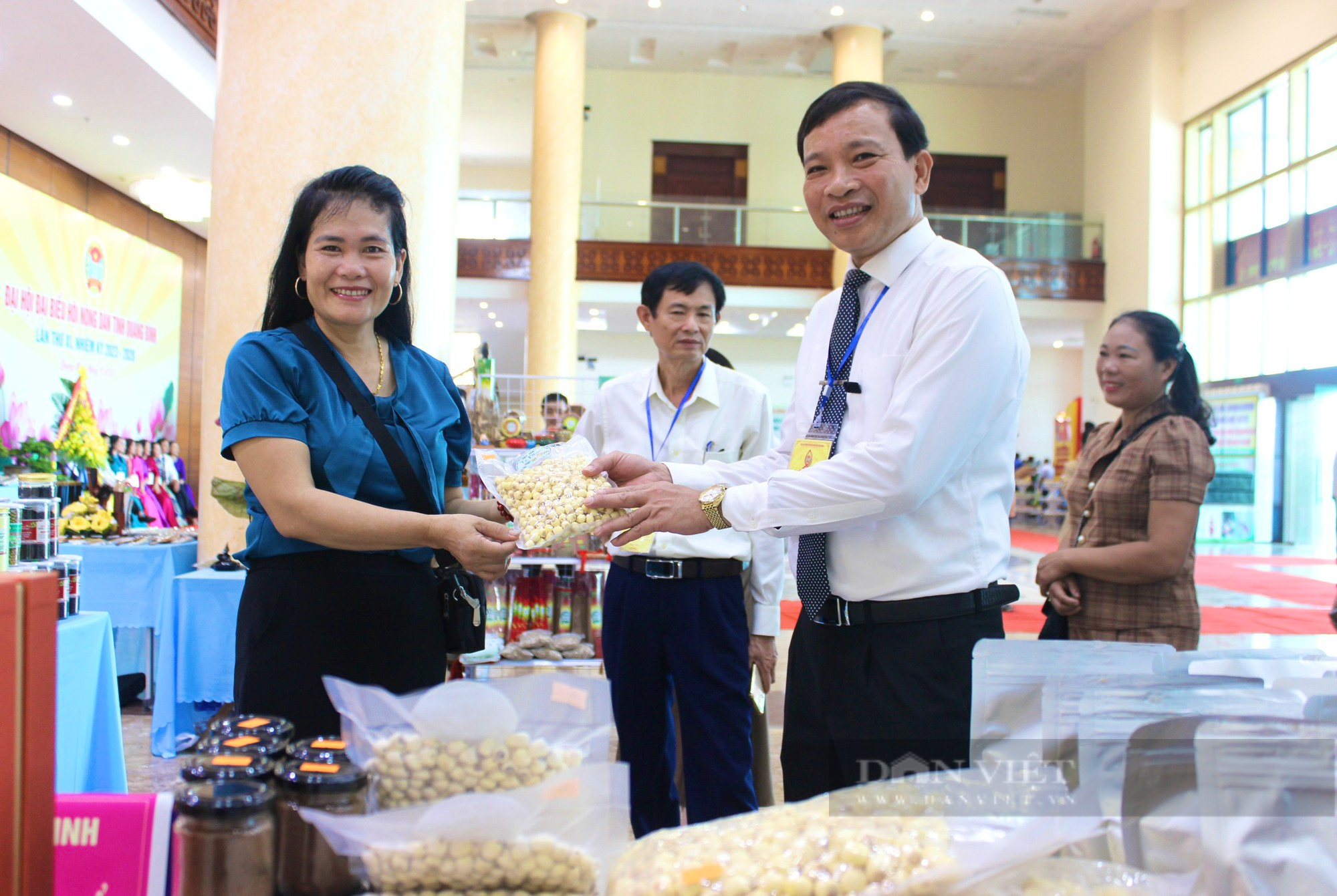 300 mặt hàng nông sản, thực phẩm sạch trưng bày chào mừng Đại hội Đại biểu Hội Nông dân tỉnh Quảng Bình - Ảnh 3.
