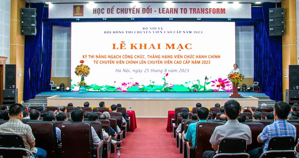 Nhiều công chức 