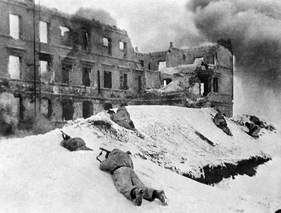 Trận Stalingrad, Hồng quân Liên Xô bắt 300.000 quân phát xít làm tù binh - Ảnh 2.