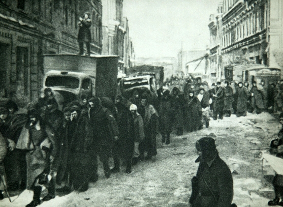 Trận Stalingrad, Hồng quân Liên Xô bắt 300.000 quân phát xít làm tù binh - Ảnh 4.
