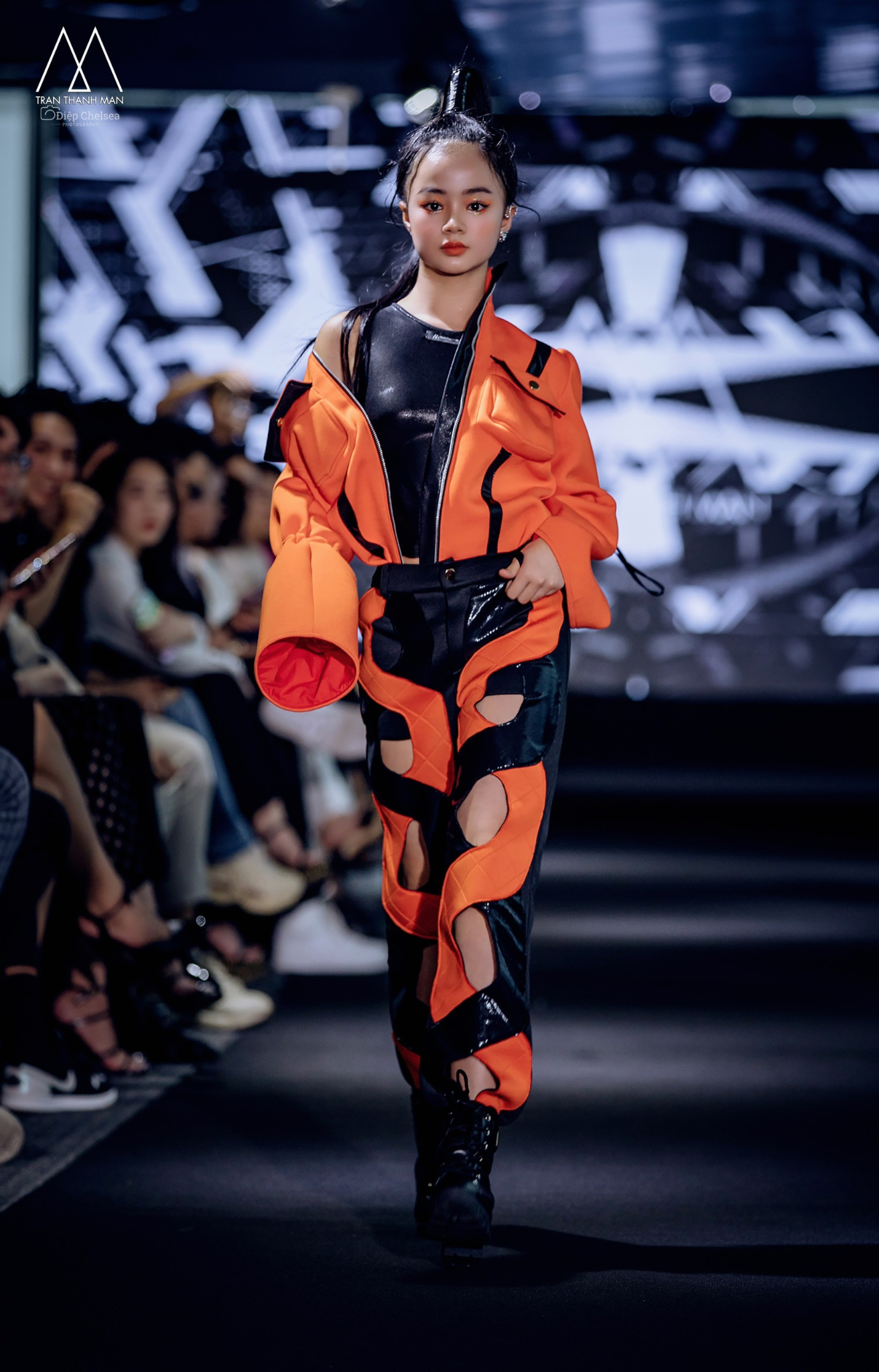 Hé lộ mẫu nhí Việt Nam sẽ xuất hiện trong BST của NTK nổi tiếng Michael Cinco tại Paris Fashion Week 2023 - Ảnh 2.