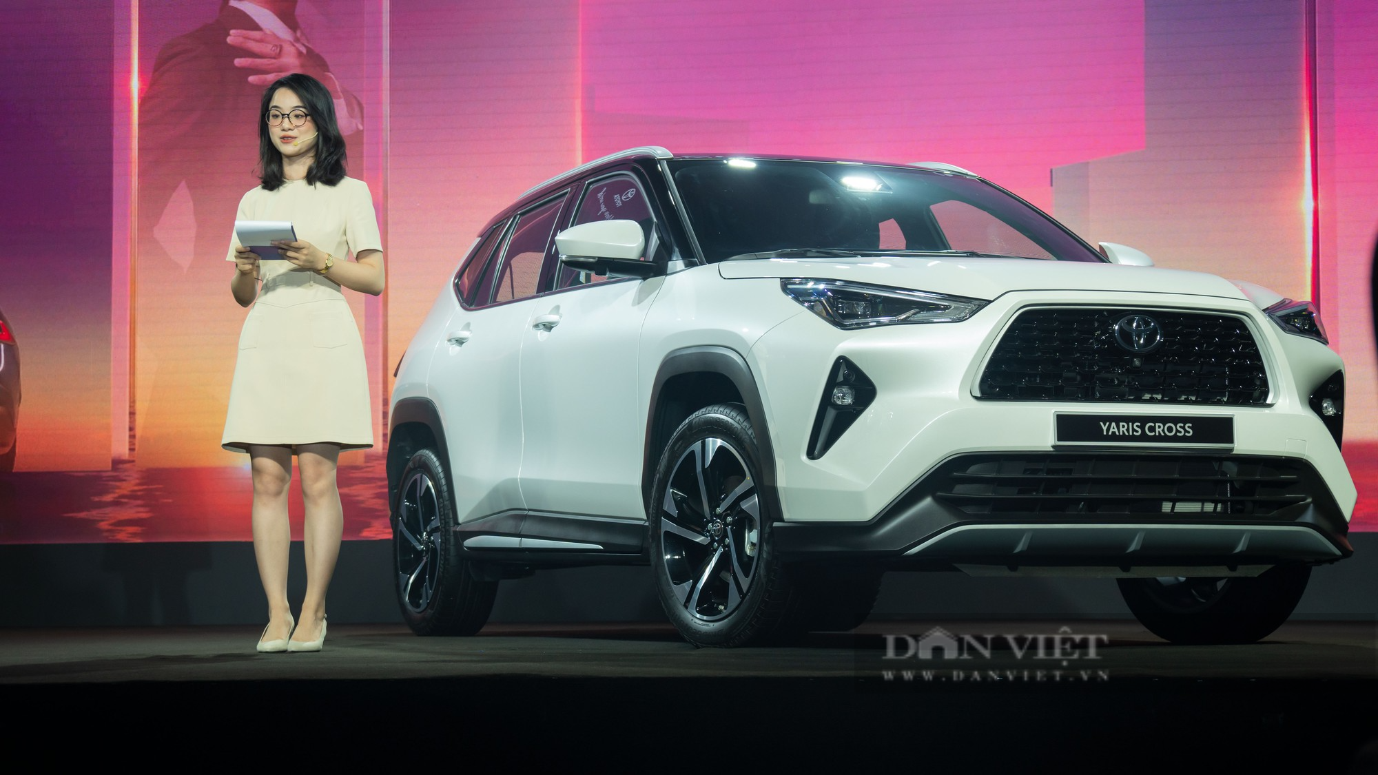 Ra mắt Toyota Yaris Cross 2023: Giá lăn bánh đủ sức hấp dẫn đấu KIA Seltos, Hyundai Creta? - Ảnh 1.