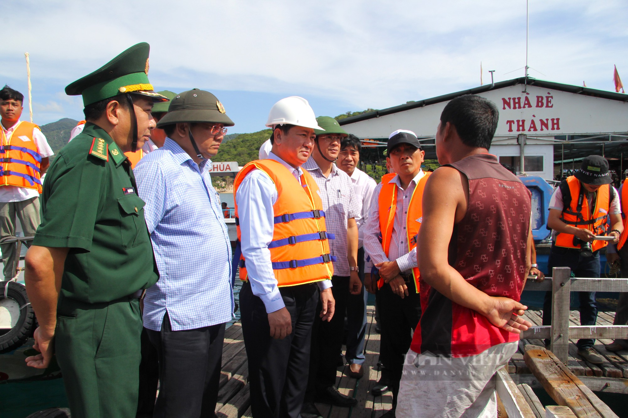 Chủ tịch UBND tỉnh Ninh Thuận kiểm tra chấn chỉnh hoạt động du lịch ở vịnh Vĩnh Hy sau phản ánh của Dân Việt - Ảnh 1.