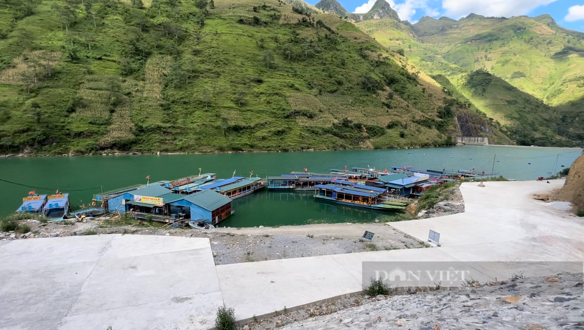 UBND huyện Mèo (Hà Giang) yêu cầu khôi phục việc vận chuyển khách du lịch trên sông Nho Quế - Ảnh 1.