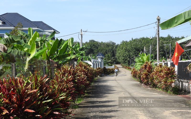 Một tuyến đường giao thông nông thôn ở huyện Vĩnh Cửu, Đồng Nai. Ảnh: Nguyên Vỹ