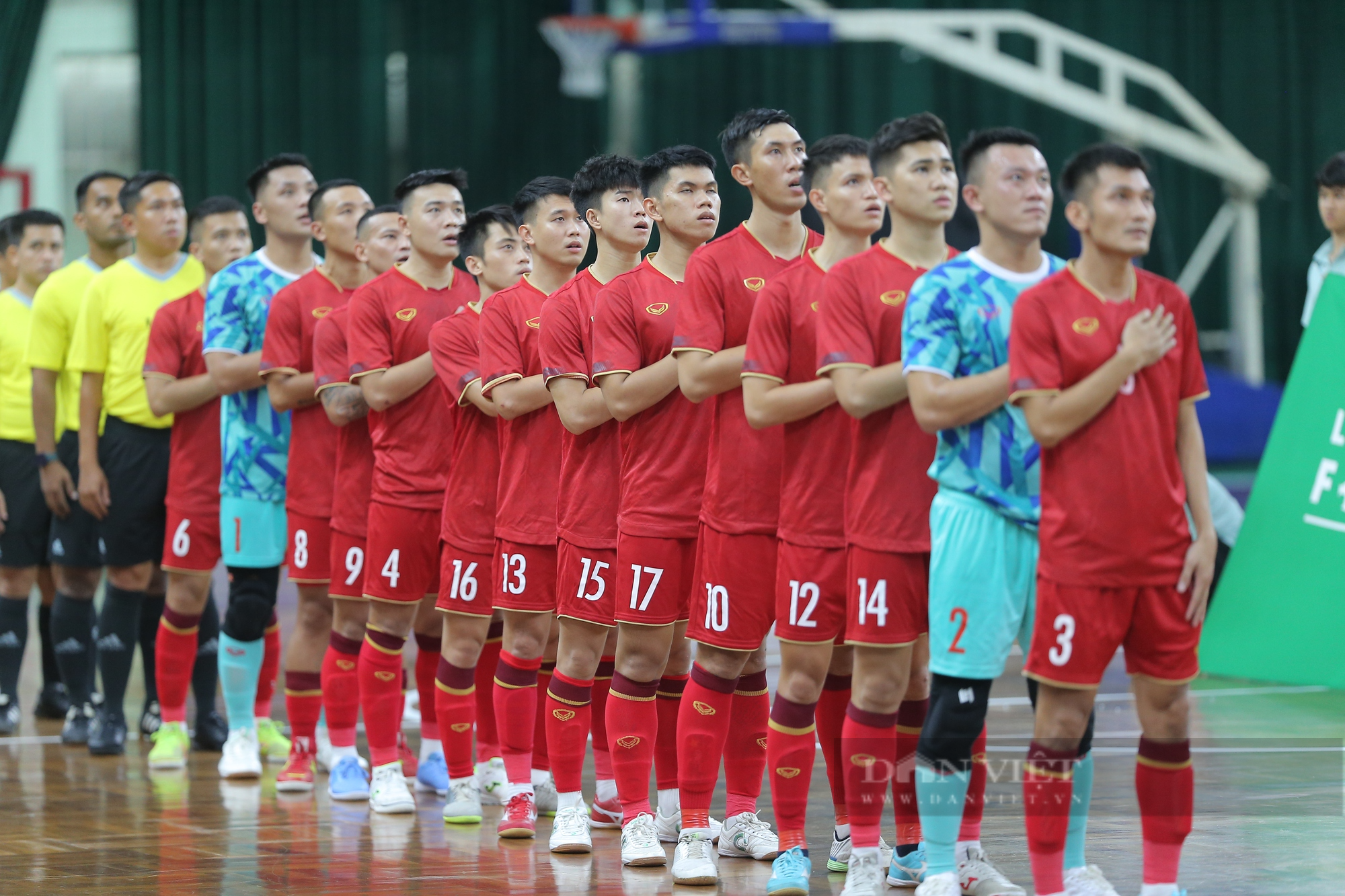 Tân đội trưởng ghi bàn phút cuối, futsal Việt Nam kịch tính cầm hoà đội hạng 4 thế giới - Ảnh 1.