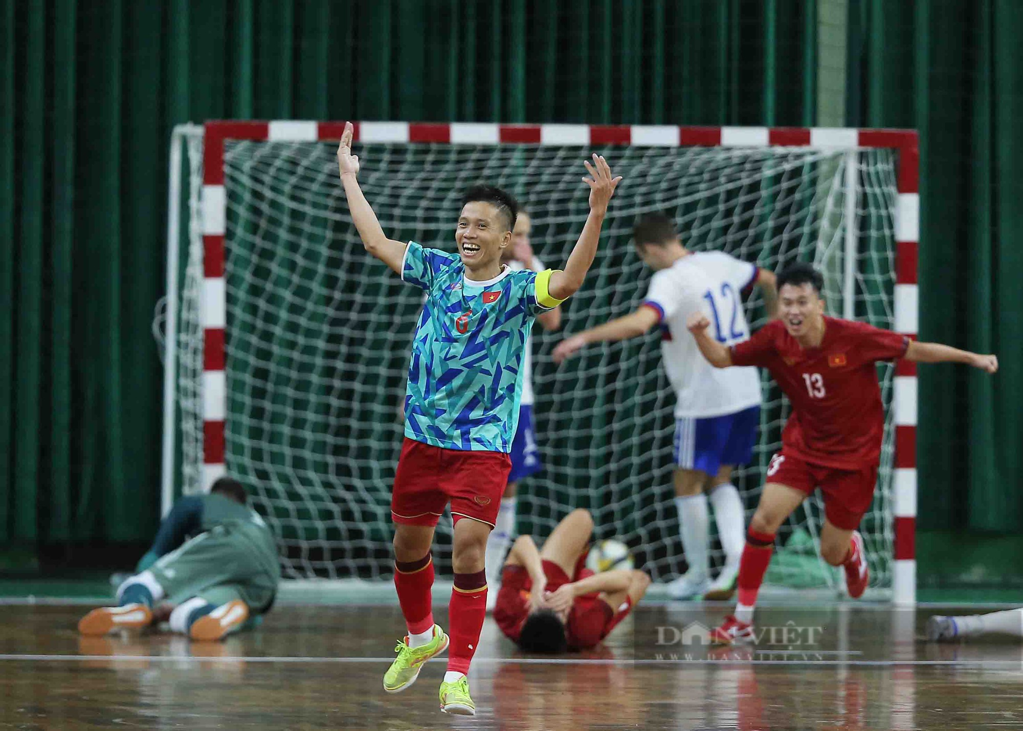 Tân đội trưởng ghi bàn phút cuối, futsal Việt Nam kịch tính cầm hoà đội hạng 4 thế giới - Ảnh 10.