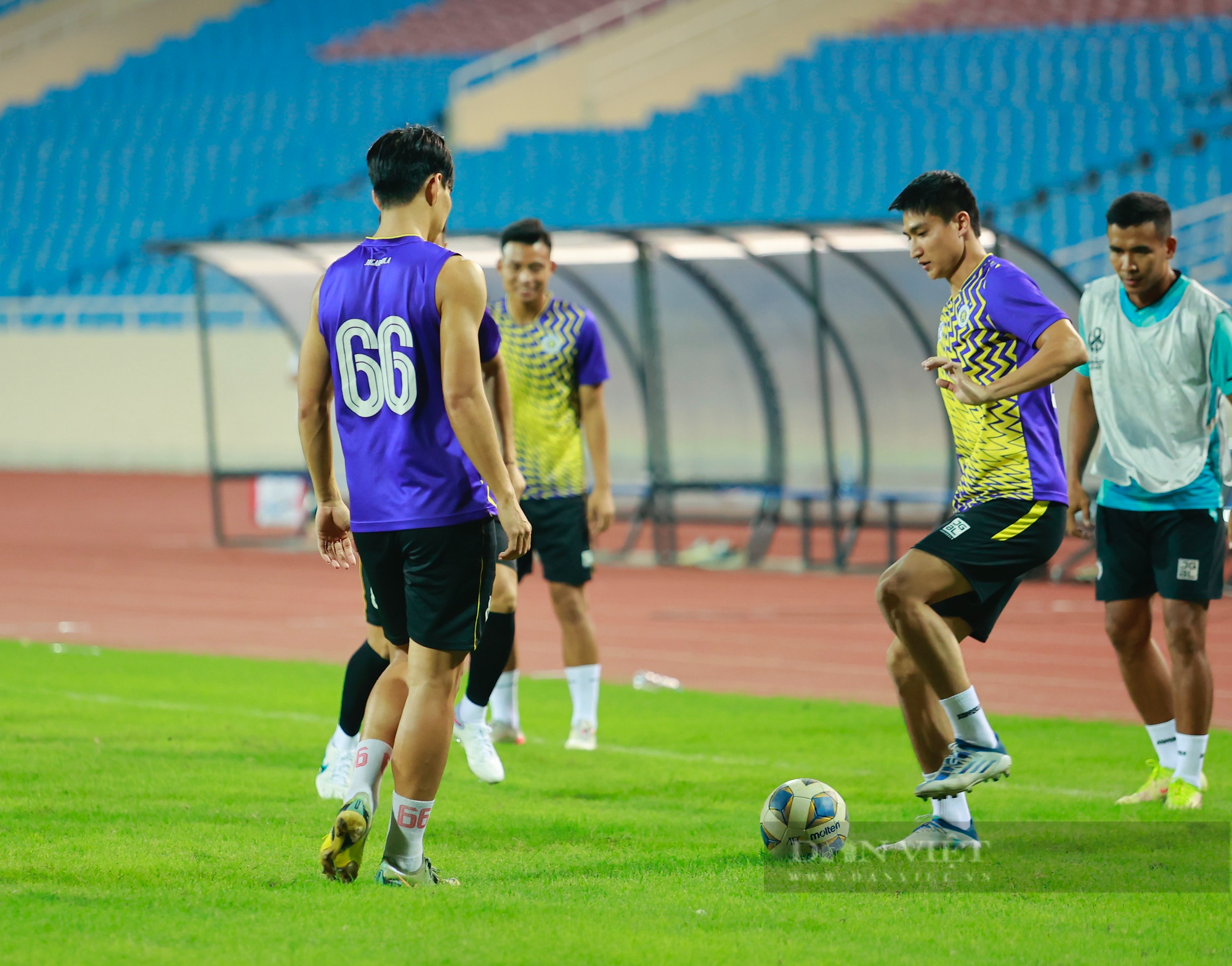 Cận cảnh cabin trên sân Mỹ Đình trước ngày đá AFC Champions League - Ảnh 3.