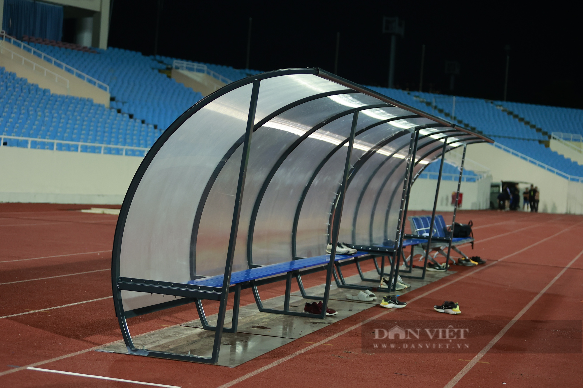 Cận cảnh cabin trên sân Mỹ Đình trước ngày đá AFC Champions League - Ảnh 4.