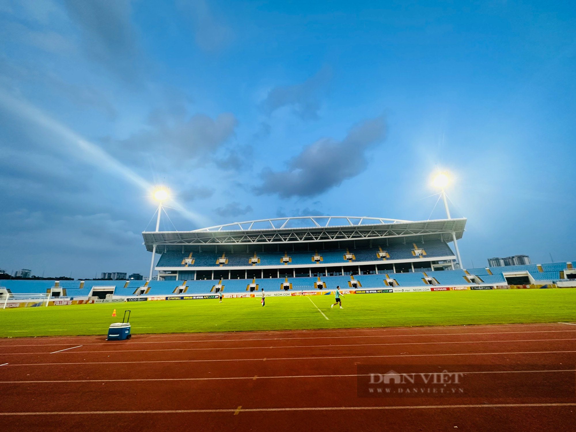 Cận cảnh cabin trên sân Mỹ Đình trước ngày đá AFC Champions League - Ảnh 8.