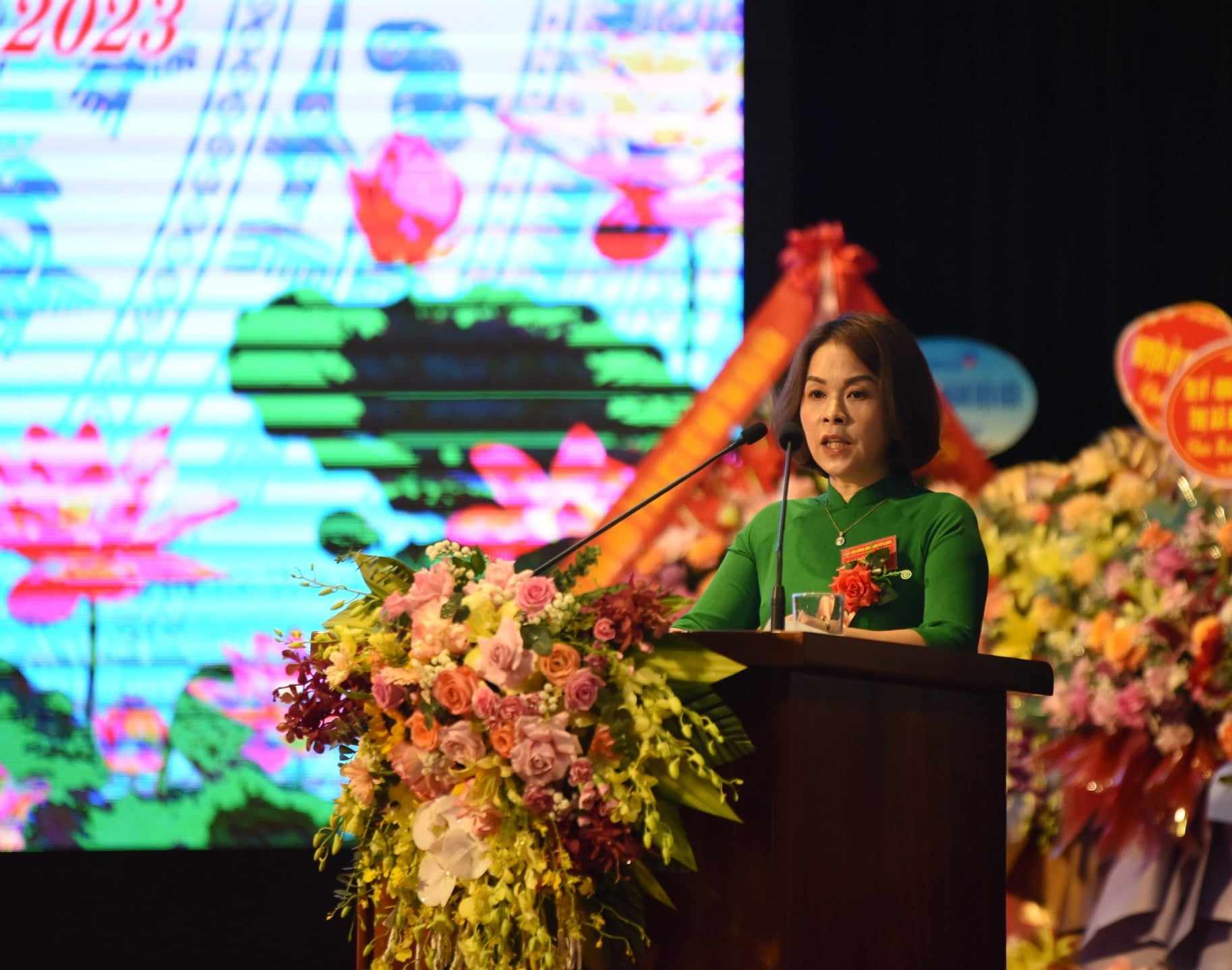 Bà Vàng Thị Bình tiếp tục được bầu giữ chức Chủ tịch Hội Nông dân tỉnh Điện Biên   - Ảnh 1.