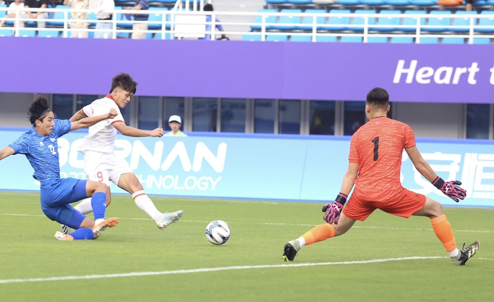 Trọng tài Trung Quốc gây tranh cãi khiến Olympic Việt Nam nhận bàn thua trước Olympic Mông Cổ - Ảnh 4.
