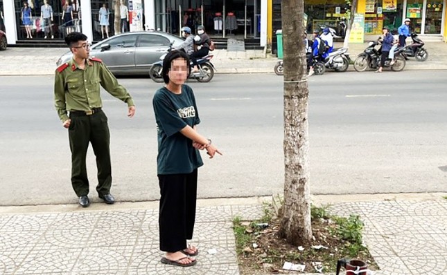 Mâu thuẫn vì ghen tuông, &quot;vợ&quot; trẻ đâm chết &quot;chồng&quot; - Ảnh 1.