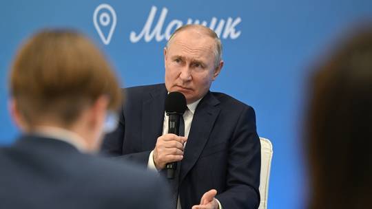 Tổng thống Putin: Nước Nga tuyệt đối bất khả chiến bại - Ảnh 1.