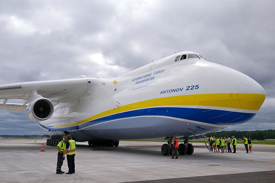 Hé lộ ảnh mới nhất về vận tải cơ Antonov Mriya-225 huyền thoại của Ukraine - Ảnh 1.