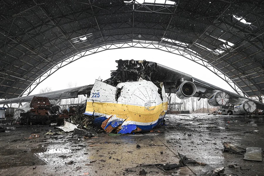 Hé lộ ảnh mới nhất về vận tải cơ Antonov Mriya-225 huyền thoại của Ukraine - Ảnh 10.