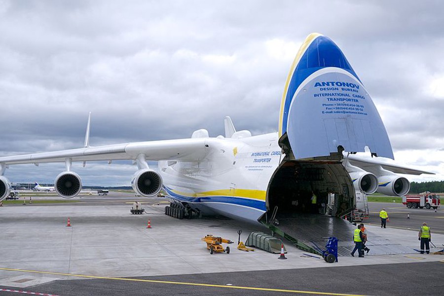 Hé lộ ảnh mới nhất về vận tải cơ Antonov Mriya-225 huyền thoại của Ukraine - Ảnh 3.