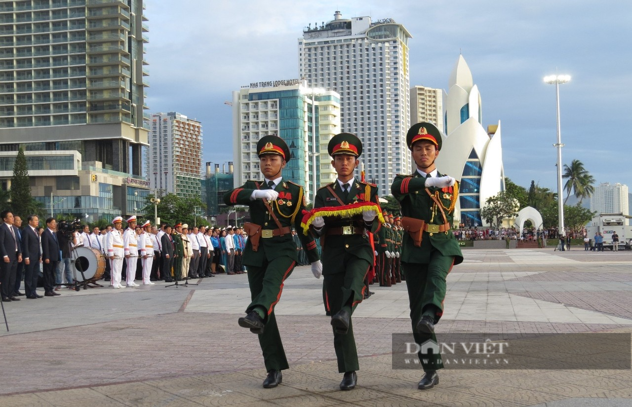 Nha Trang: Hình ảnh lần đầu tiên hàng trăm người tham dự lễ thượng cờ chào Quốc khánh - Ảnh 3.