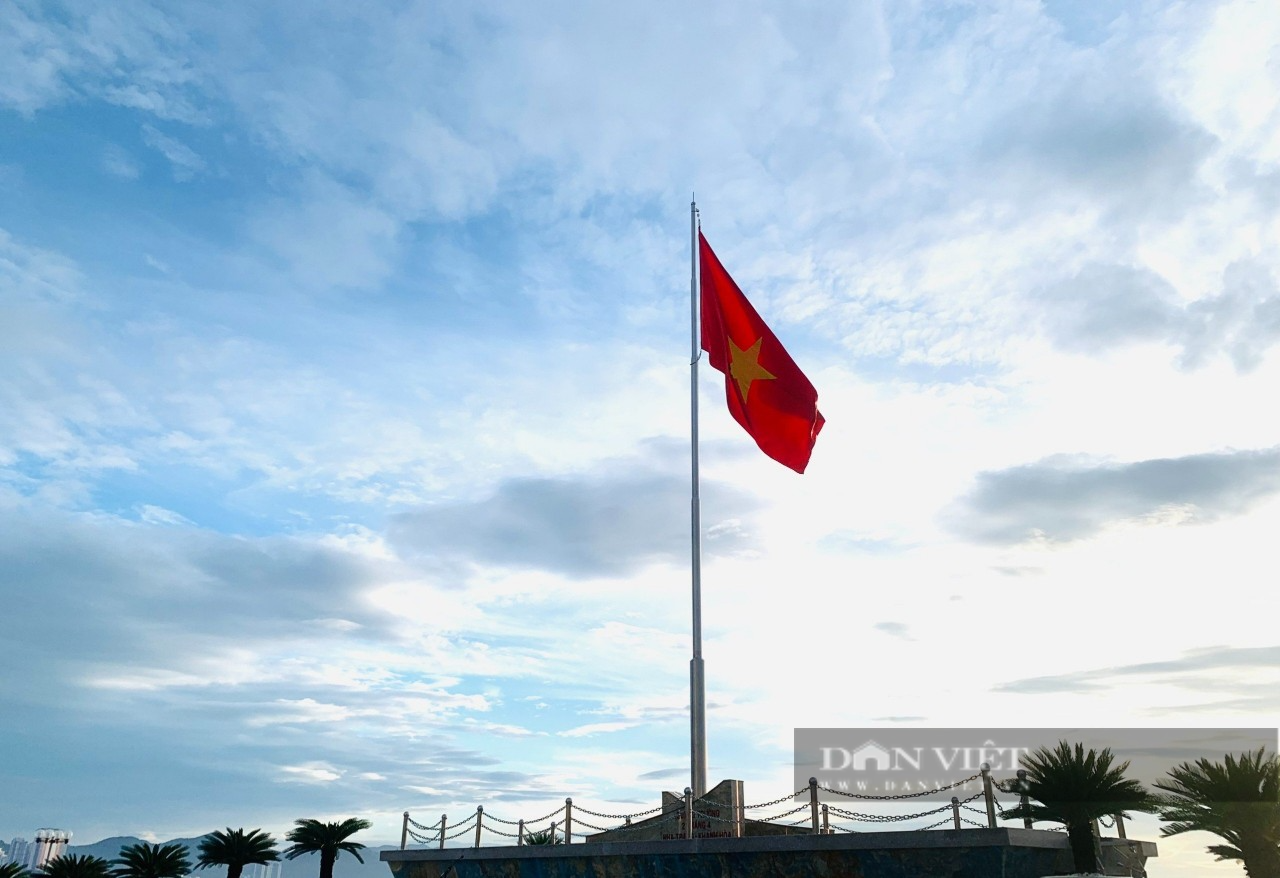 Nha Trang: Hình ảnh lần đầu tiên hàng trăm người tham dự lễ thượng cờ chào Quốc khánh - Ảnh 7.