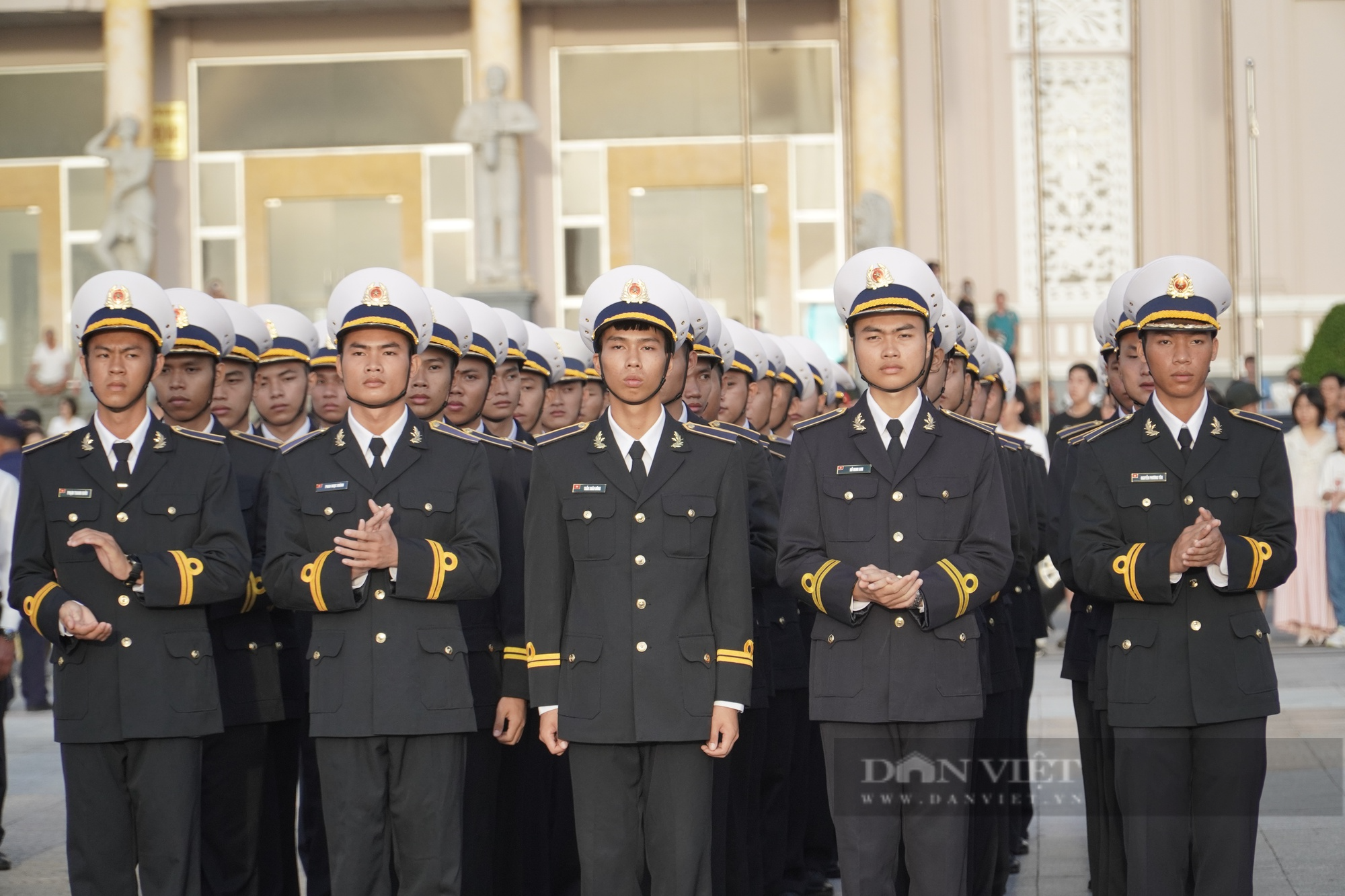 Nha Trang: Hình ảnh lần đầu tiên hàng trăm người tham dự lễ thượng cờ chào Quốc khánh - Ảnh 10.