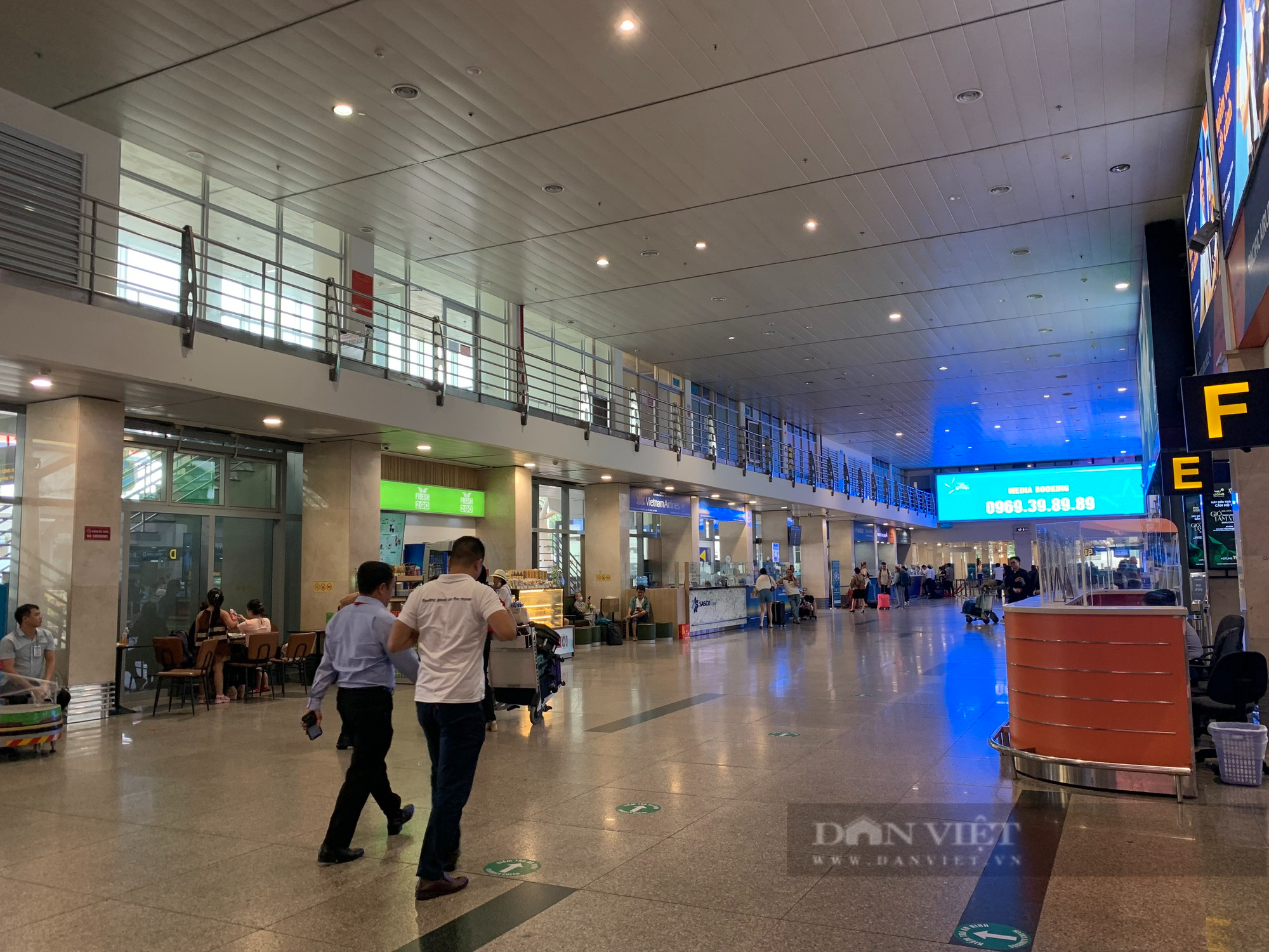 Sân bay Tân Sơn Nhất &quot;đìu hiu&quot; trong ngày 2/9 - Ảnh 4.