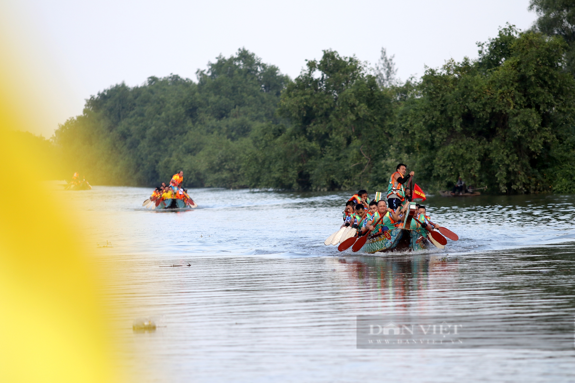 Hà Tĩnh: Sôi động lễ hội đua thuyền truyền thống trên sông Rào Cái trong ngày Tết Độc lập - Ảnh 2.