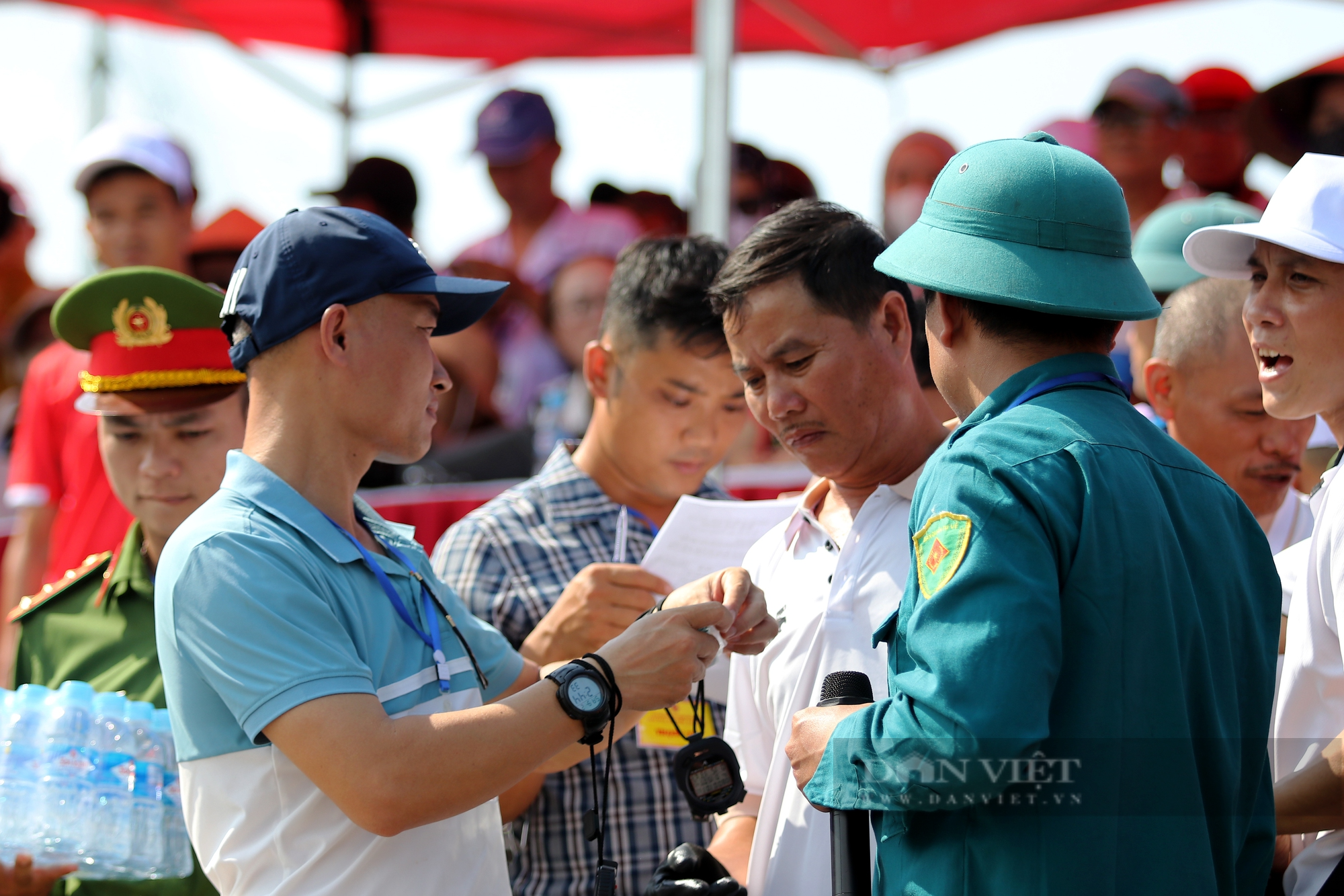 Hà Tĩnh: Sôi động lễ hội đua thuyền truyền thống trên sông Rào Cái trong ngày Tết Độc lập - Ảnh 6.