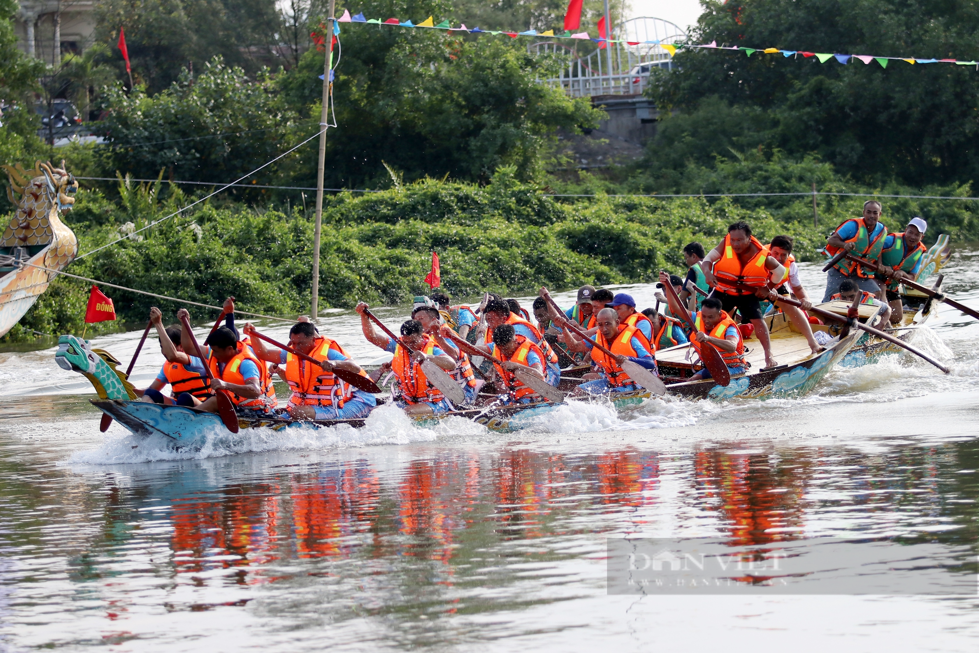 Hà Tĩnh: Sôi động lễ hội đua thuyền truyền thống trên sông Rào Cái trong ngày Tết Độc lập - Ảnh 10.