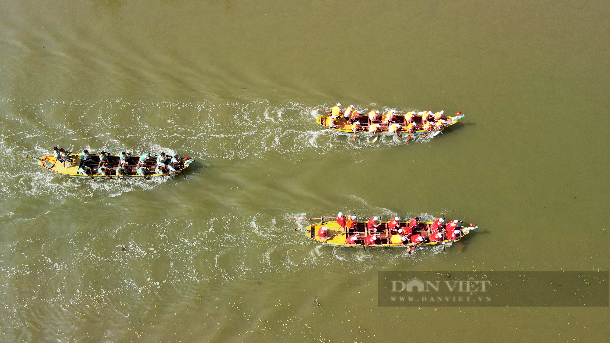 Hà Tĩnh: Sôi động lễ hội đua thuyền truyền thống trên sông Rào Cái trong ngày Tết Độc lập - Ảnh 11.