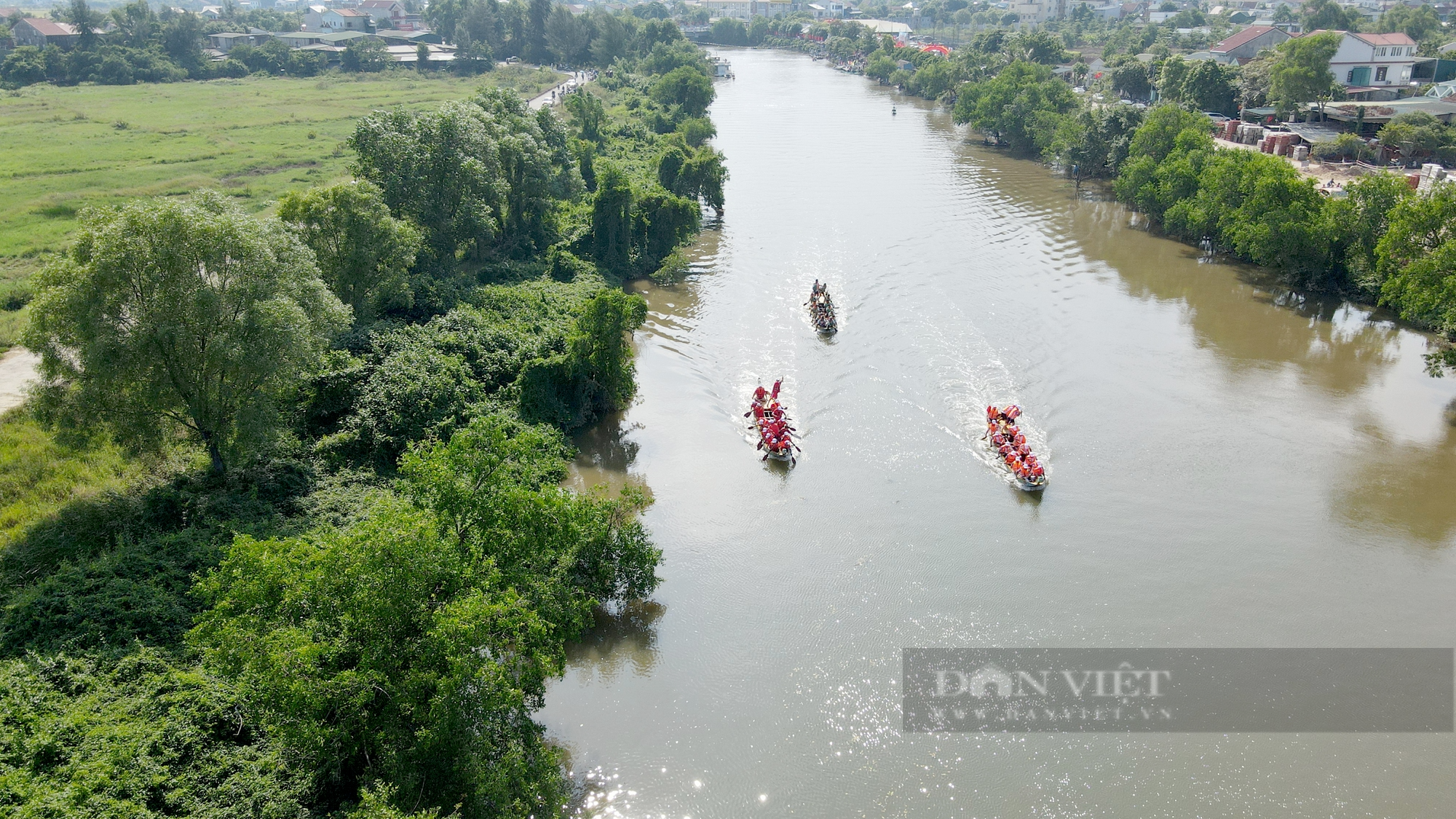 Hà Tĩnh: Sôi động lễ hội đua thuyền truyền thống trên sông Rào Cái trong ngày Tết Độc lập - Ảnh 12.