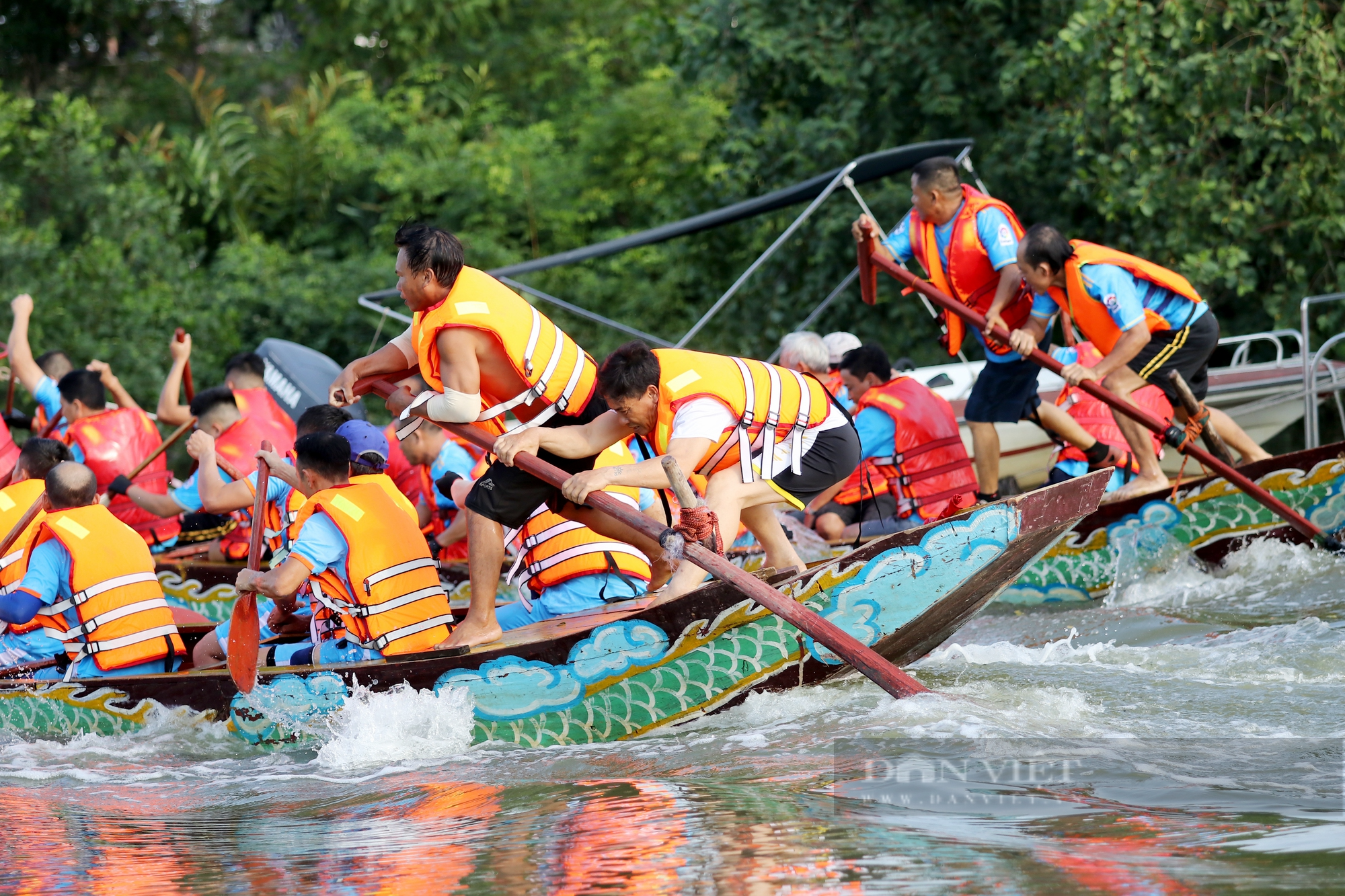 Hà Tĩnh: Sôi động lễ hội đua thuyền truyền thống trên sông Rào Cái trong ngày Tết Độc lập - Ảnh 15.