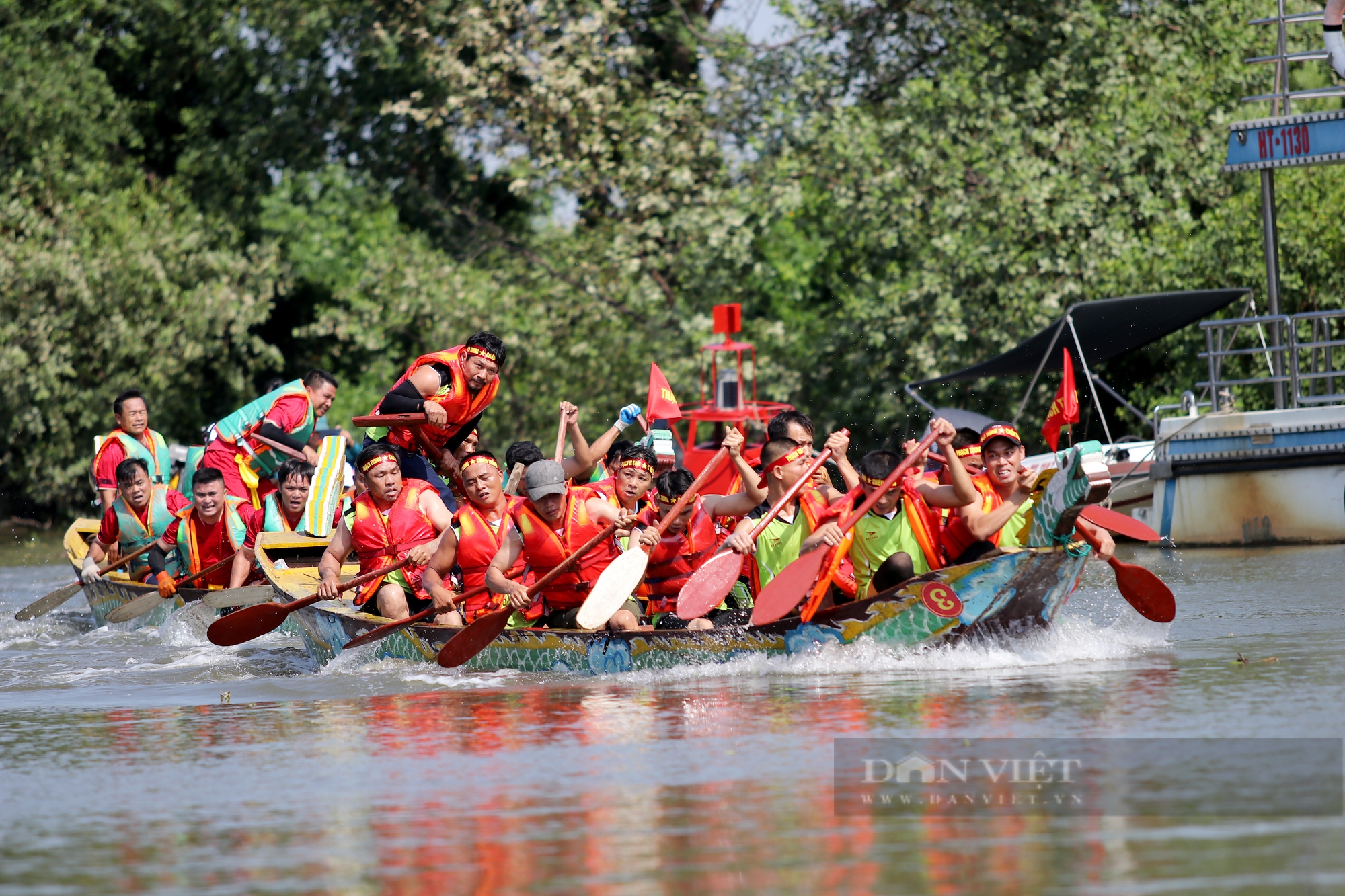 Hà Tĩnh: Sôi động lễ hội đua thuyền truyền thống trên sông Rào Cái trong ngày Tết Độc lập - Ảnh 16.