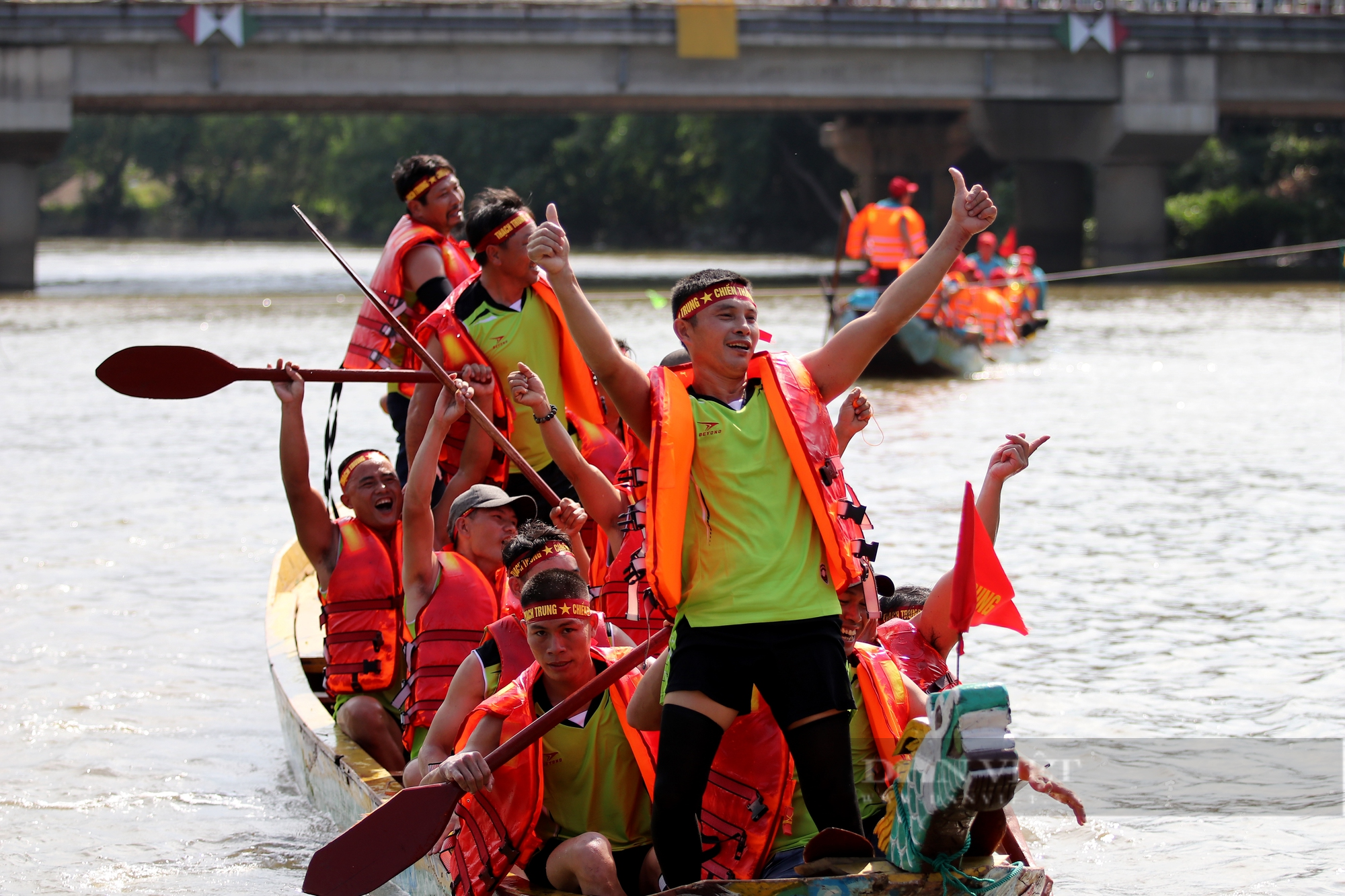 Hà Tĩnh: Sôi động lễ hội đua thuyền truyền thống trên sông Rào Cái trong ngày Tết Độc lập - Ảnh 17.