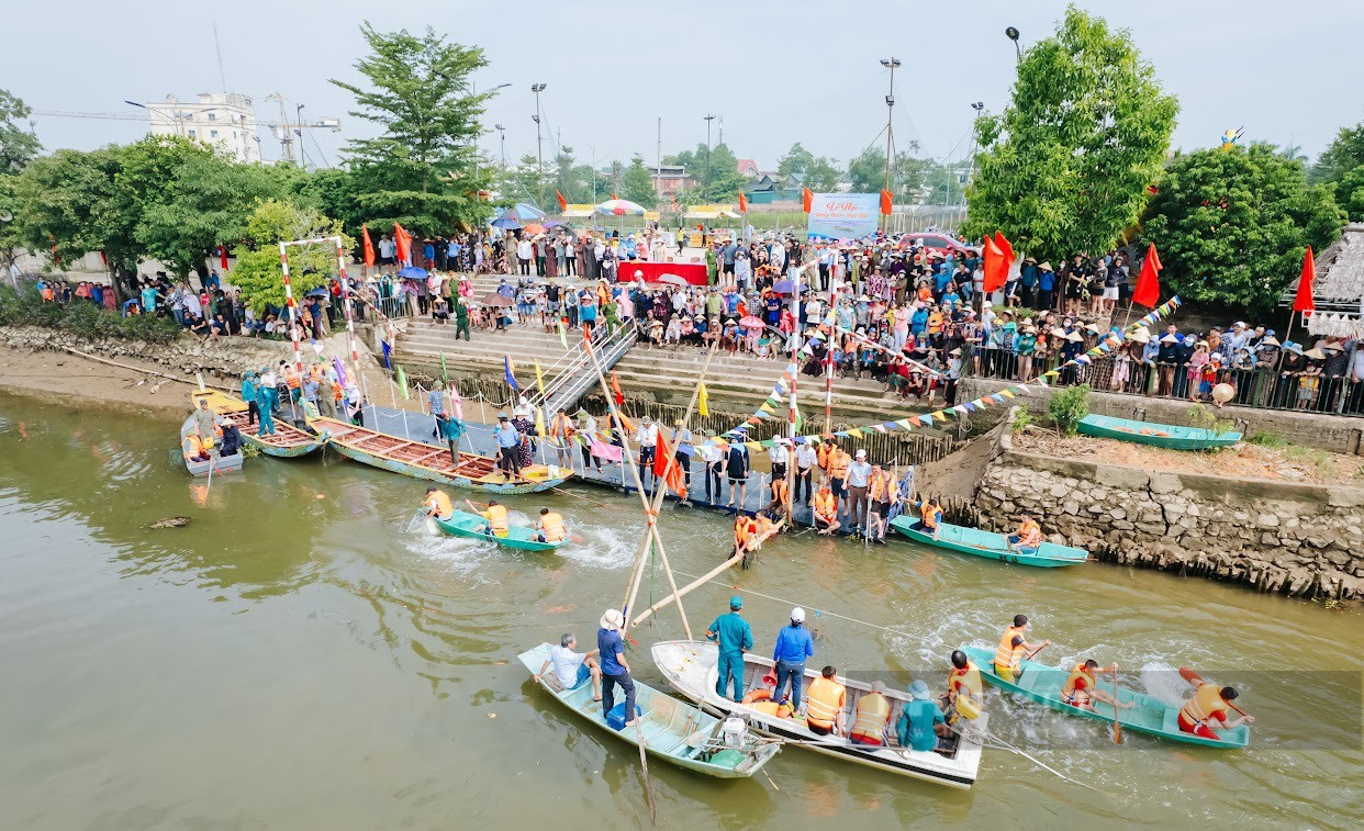 Hà Tĩnh: Sôi động lễ hội đua thuyền truyền thống trên sông Rào Cái trong ngày Tết Độc lập - Ảnh 20.