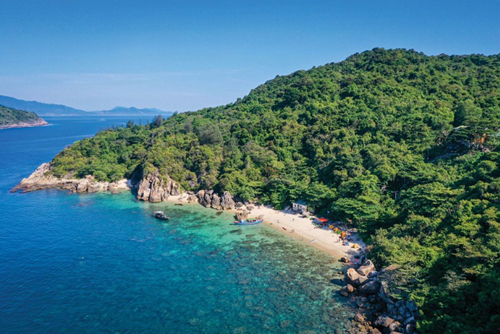Một hòn đảo đẹp gần bờ Lăng Cô của TT-Huế, thoạt đầu mang tên Huyền Trên, vì sao giờ lại gọi Sơn Chà? - Ảnh 1.