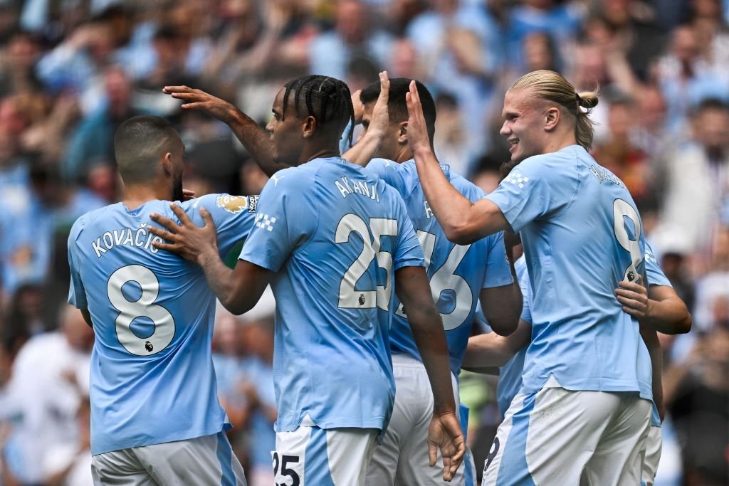 Haaland tỏa sáng, Man City đòi lại ngôi đầu Premier League - Ảnh 2.