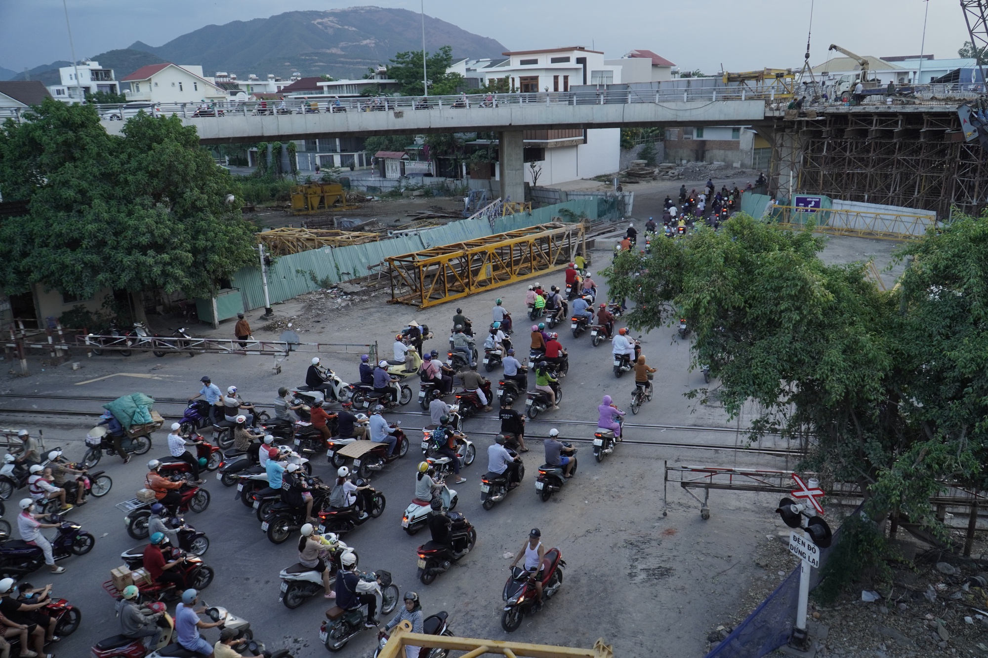 Công trình nút giao thông Ngọc Hội hơn 1.350 tỷ đồng đã chính thức thông xe - Ảnh 1.