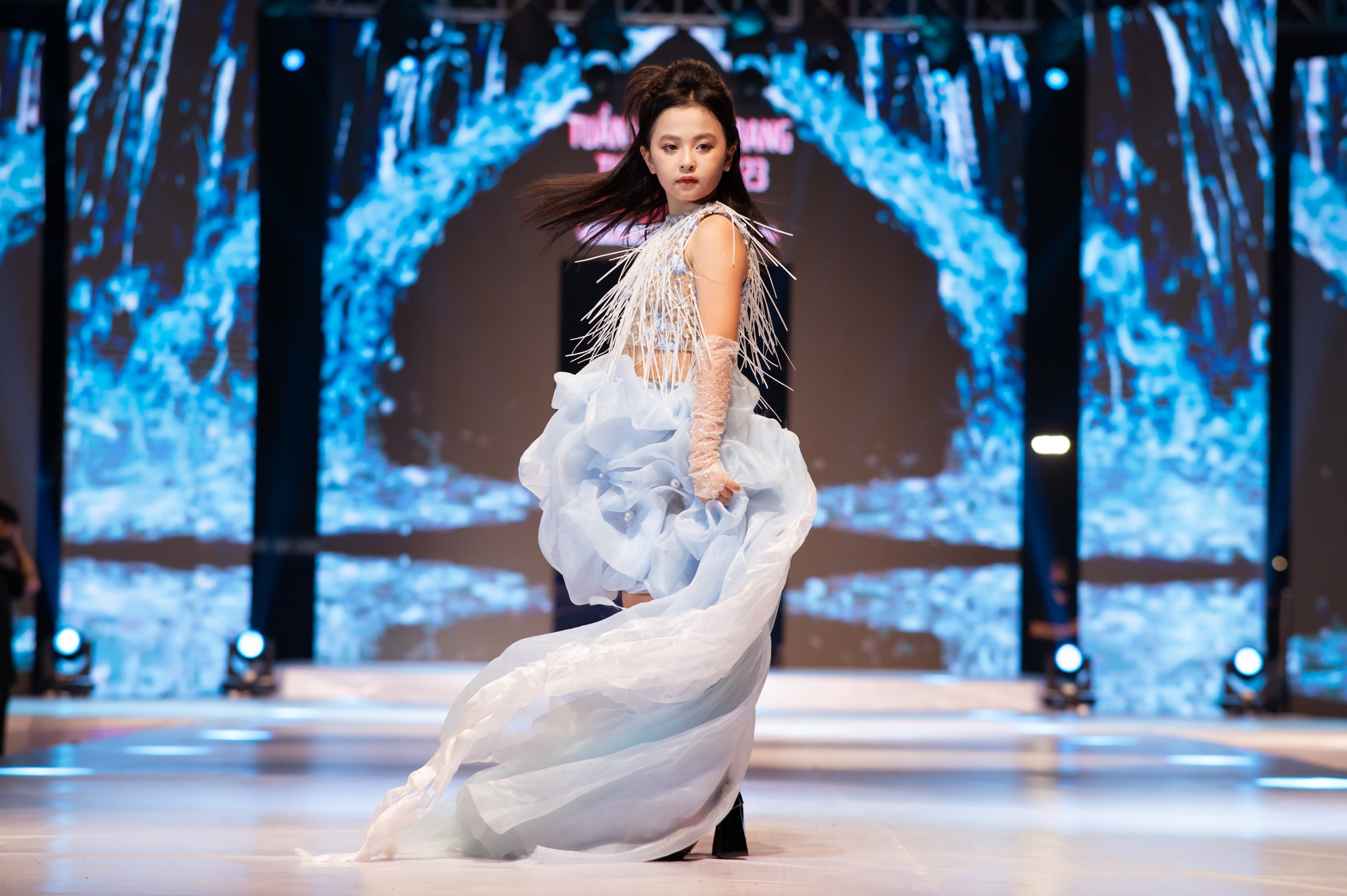 Hoa hậu Du lịch Việt Nam 2021 “chạm mặt” Hoa hậu Biển đảo Việt Nam 2022 tại Tuần lễ thời trang Thu Đông 2023  - Ảnh 15.