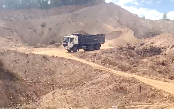 Quảng Ngãi: Khai thác đất tại mỏ Tịnh Thiện, Công ty Việt Đức bị "khui" loạt vi phạm