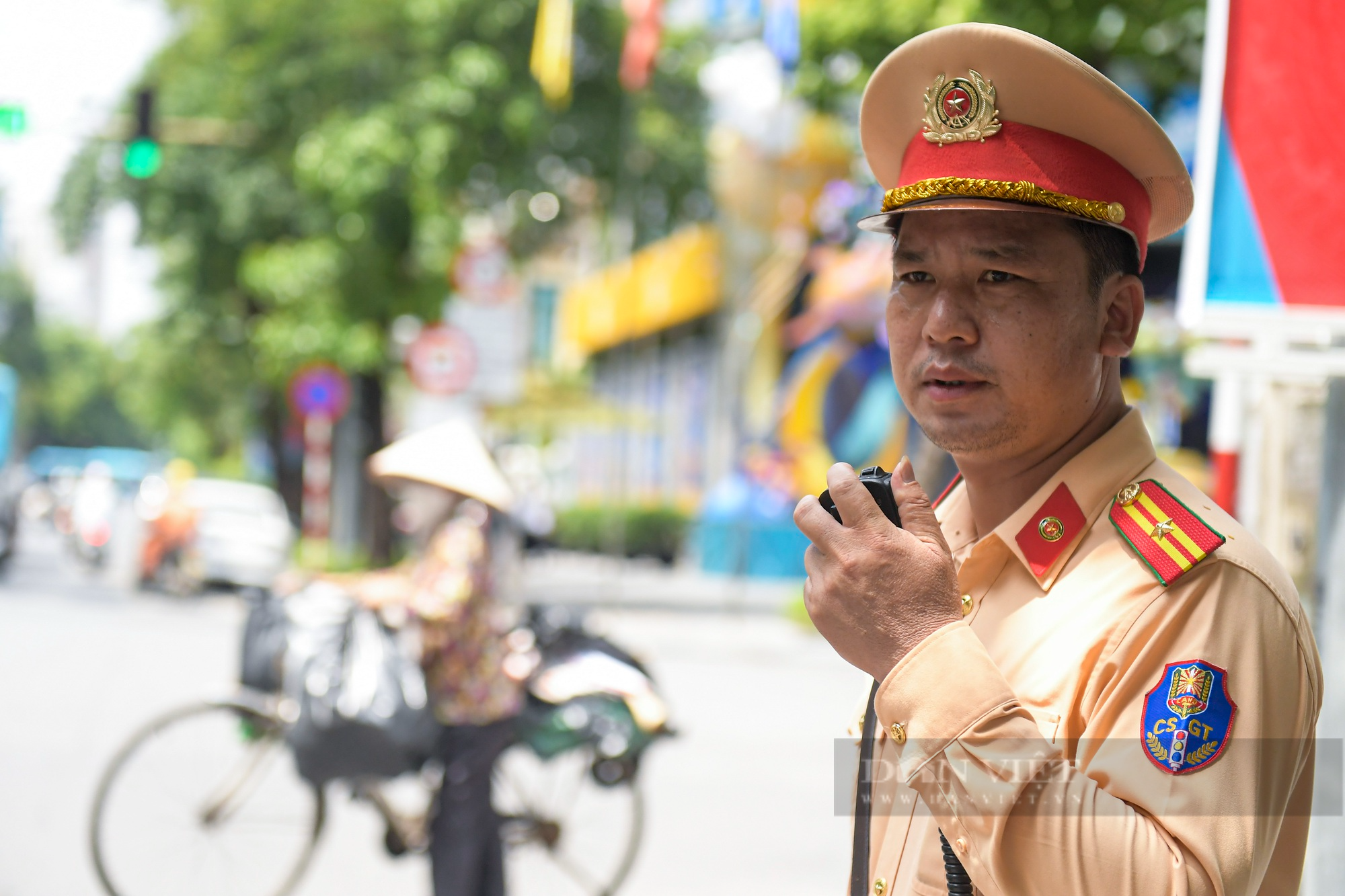 CSGT Hà Nội xử phạt hàng loạt học sinh vi phạm không đội mũ bảo hiểm khi tham gia giao thông - Ảnh 3.