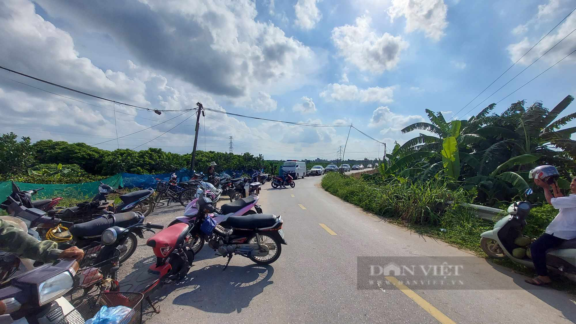 Vụ bắt cóc trẻ em ở Gia Lâm, Hà Nội: Đang khám nghiệm hiện trường nơi phát hiện thi thể bé gái - Ảnh 3.