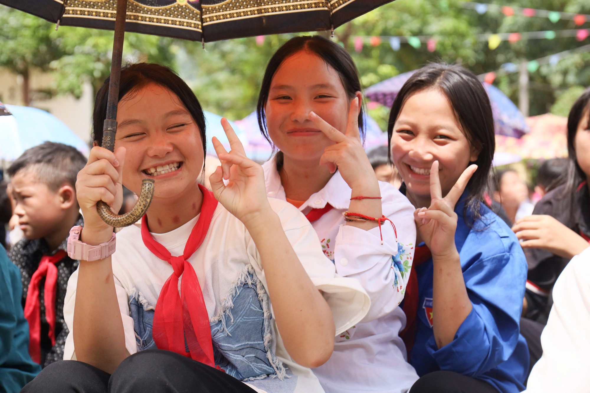 Vượt hơn 350km mang bữa cơm yêu thương về với học sinh vùng cao Lào Cai - Ảnh 2.