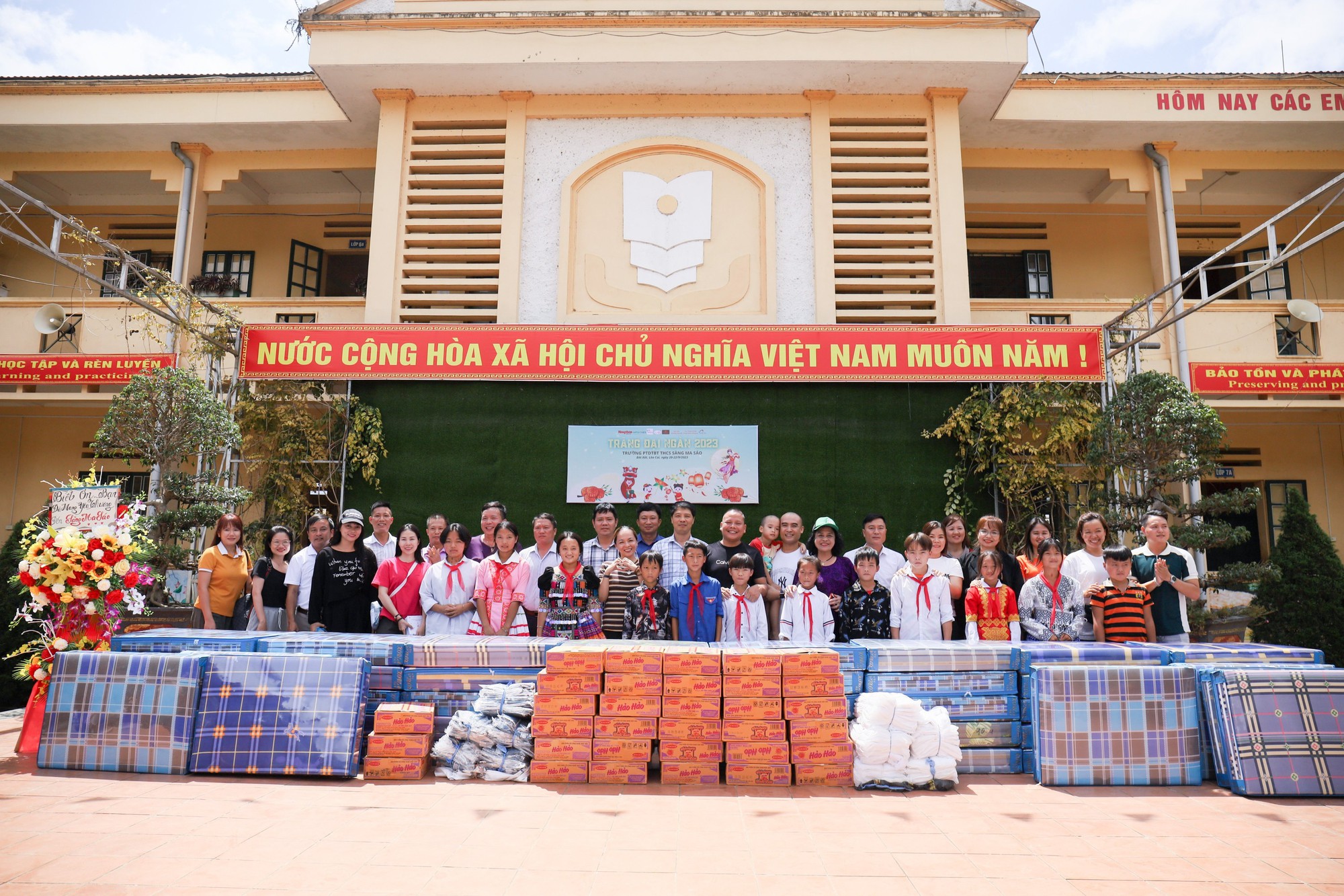 Vượt hơn 350km mang bữa cơm yêu thương về với học sinh vùng cao Lào Cai - Ảnh 3.