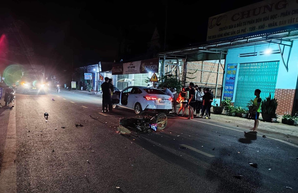 Tai nạn giao thông nghiêm trọng trong đêm, 2 anh em ruột tử vong - Ảnh 2.