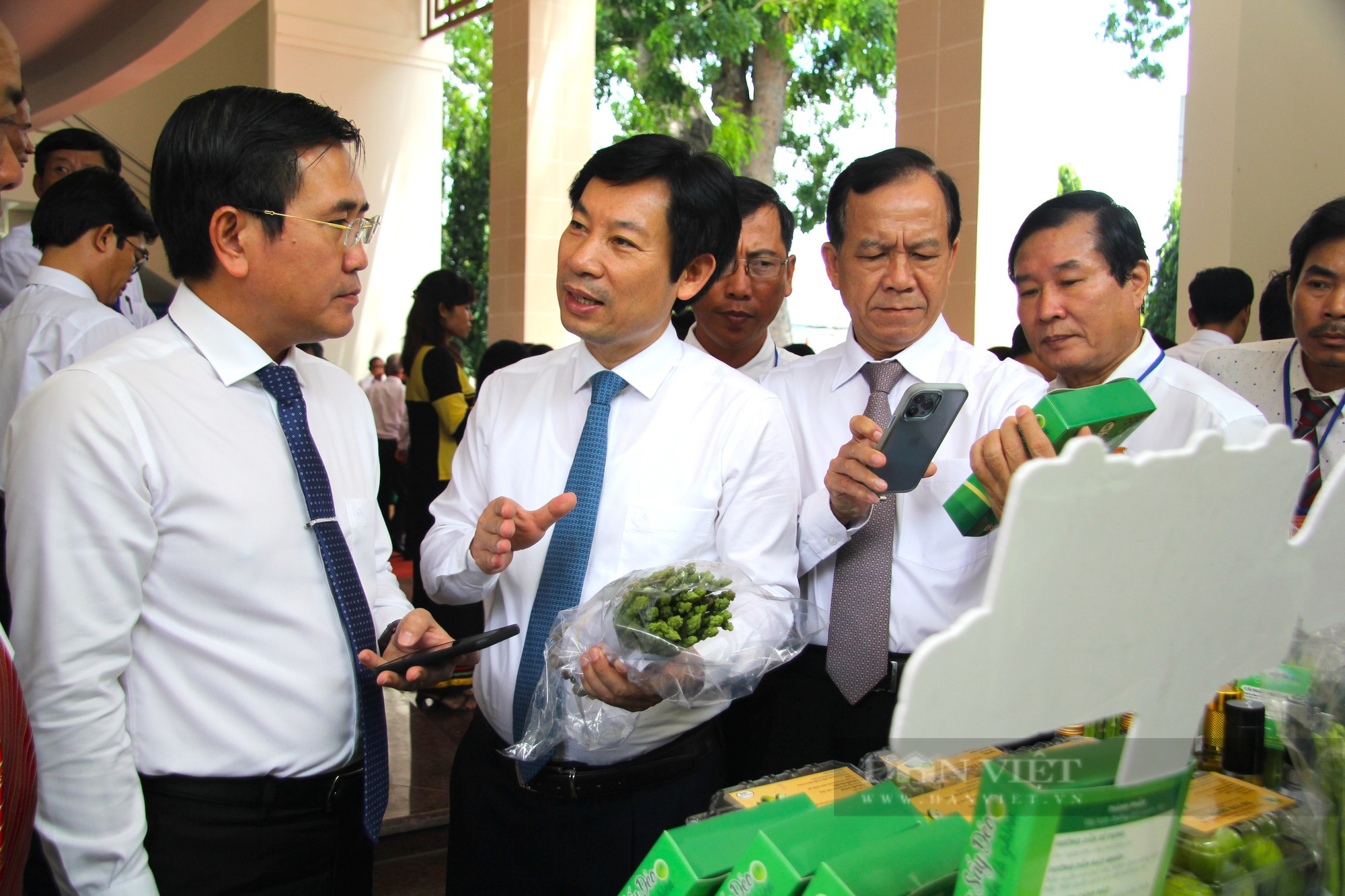 Phó chủ tịch Trung ương Hội Nguyễn Xuân Định nhấn mạnh 5 nhiệm vụ trọng tâm tại Đại hội Hội Nông dân tỉnh Ninh Thuận - Ảnh 5.