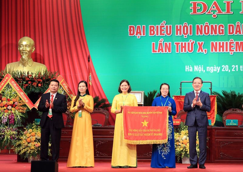 Chủ tịch Hội Nông dân Việt Nam Lương Quốc Đoàn: Nông dân Hà Nội phát triển nông nghiệp đô thị, nông thôn mới thông minh - Ảnh 3.
