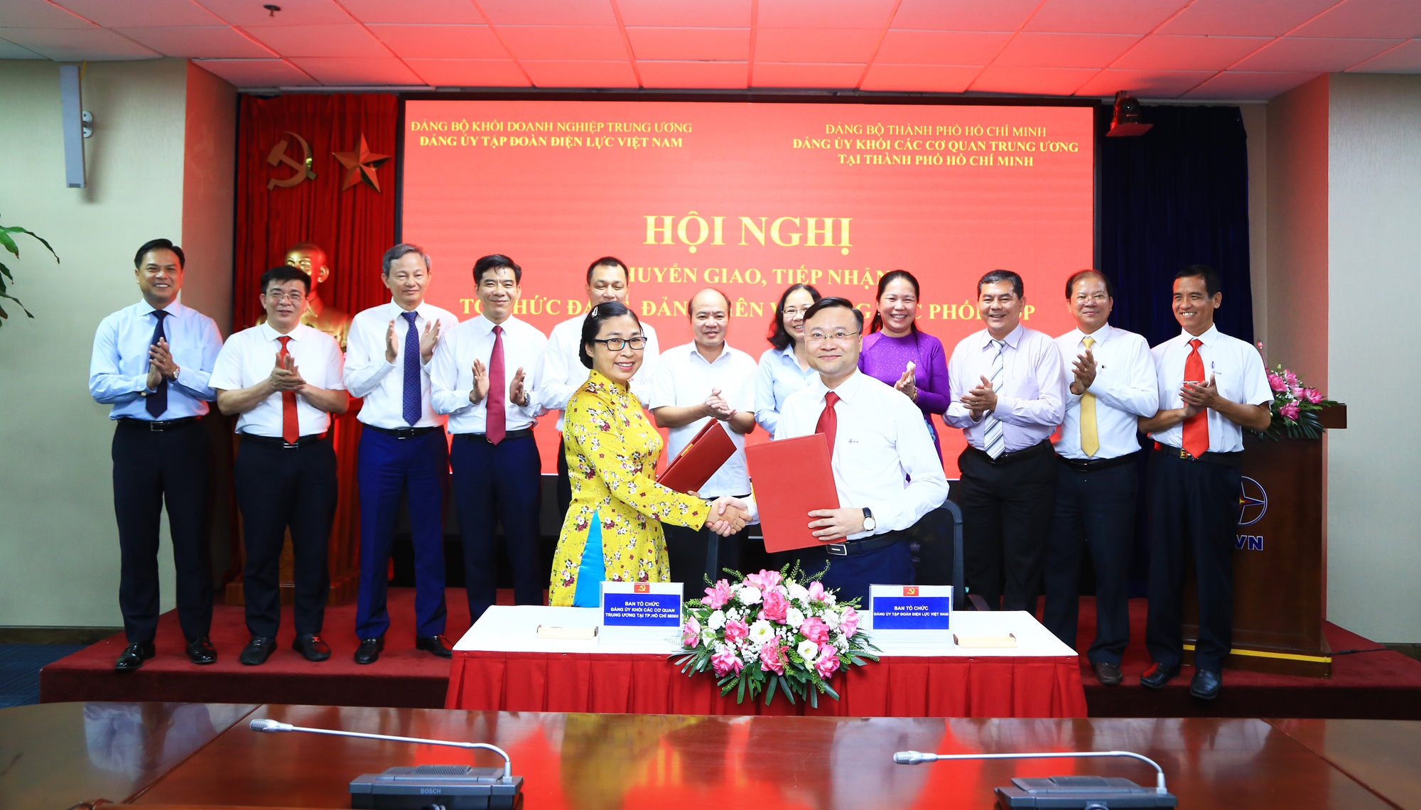 Đảng bộ Tổng công ty Điện lực miền Nam chính thức chuyển giao về Đảng ủy Tập đoàn Điện lực Việt Nam - Ảnh 2.