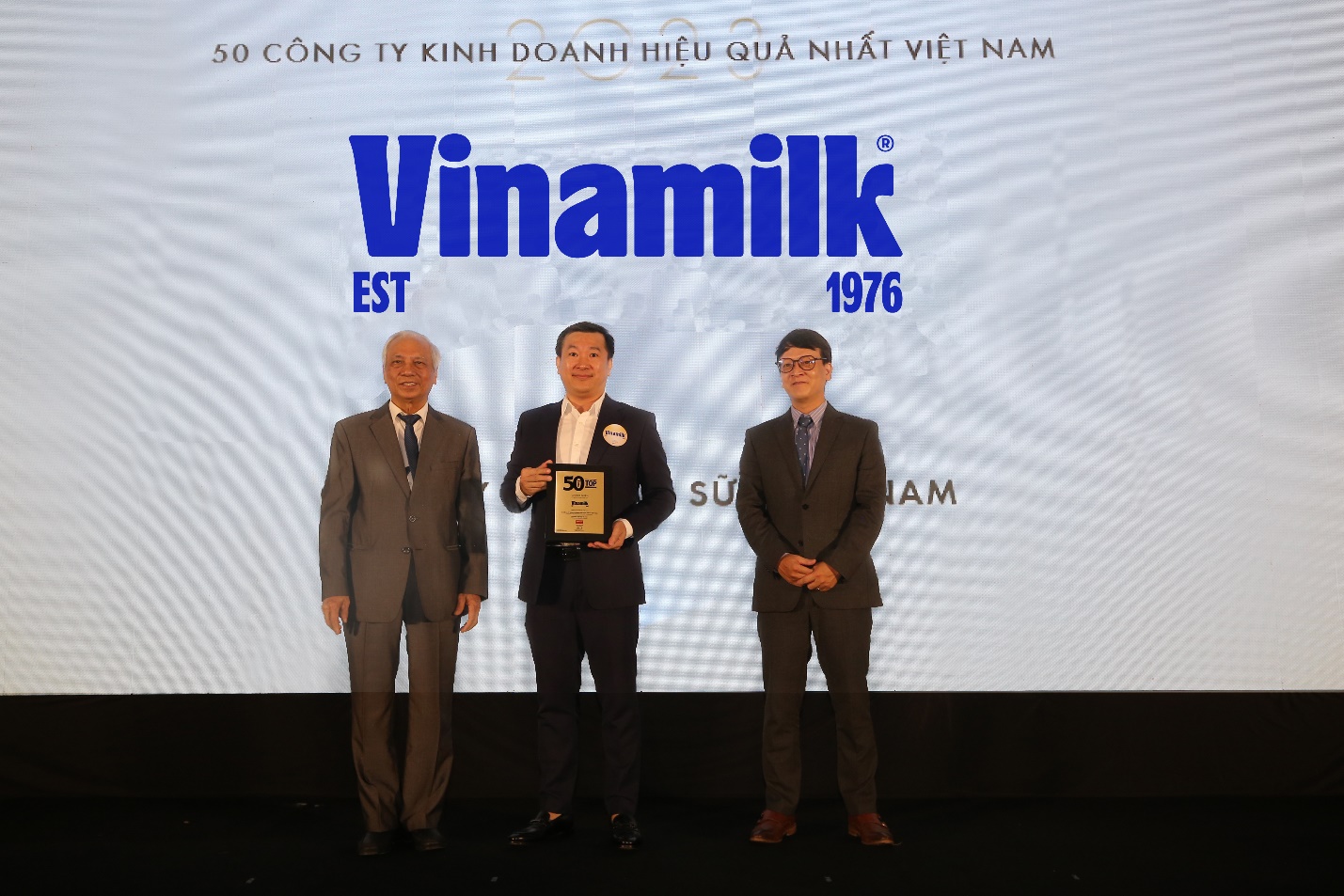 Bí quyết nào giúp Vinamilk giữ vững ngôi vị trong Top doanh nghiệp niêm yết hàng đầu Việt Nam sau 2 thập kỷ cổ phần - Ảnh 1.