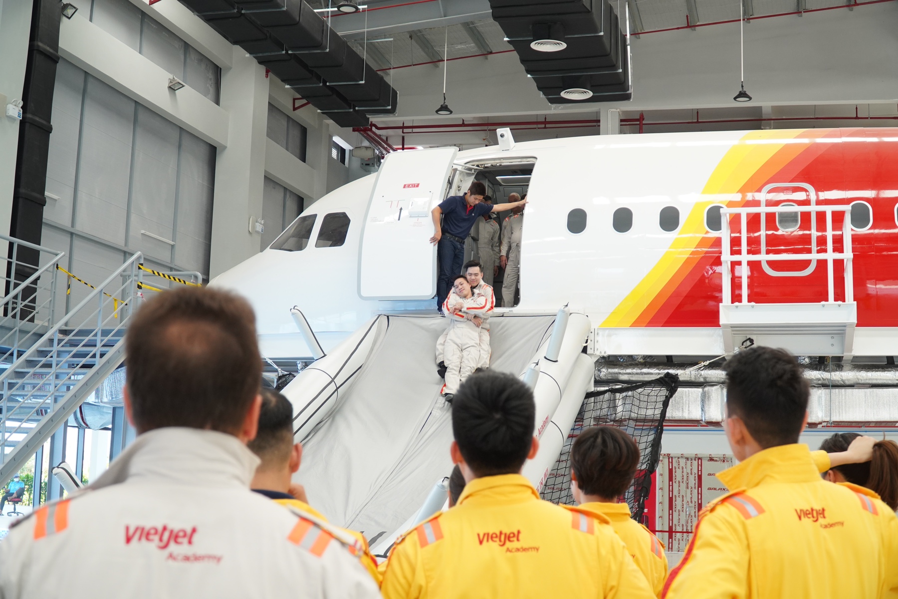 Hiệp hội VT Hàng không quốc tế &quot;bắt tay&quot; với Vietjet để đào tạo những gì? - Ảnh 3.