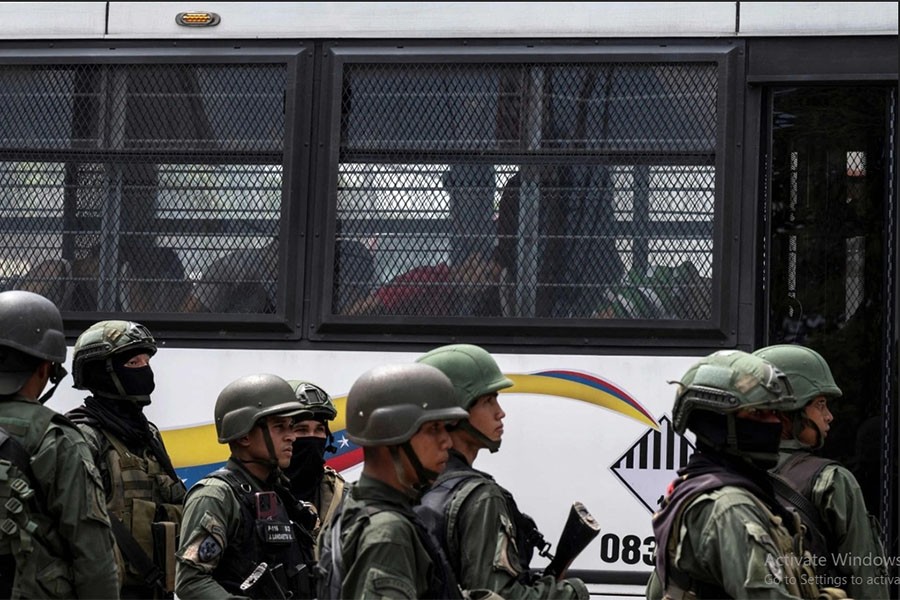 Hình ảnh mới nhất vụ Venezuela trấn áp băng đảng biến nhà tù thành tụ điểm ăn chơi - Ảnh 3.